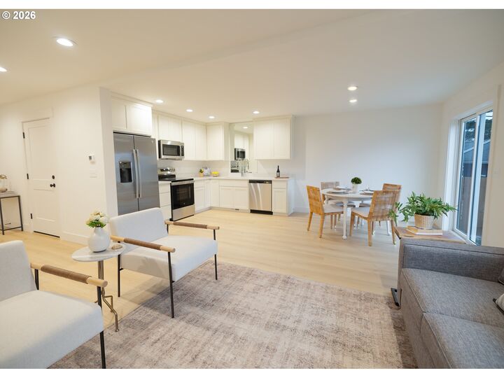 Property Photo:  944 H Ave  OR 97138 