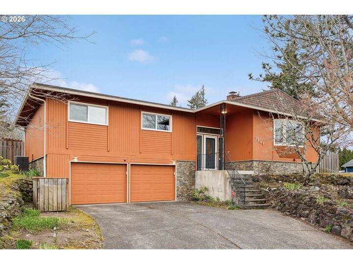 Property Photo: 1203 SE Kibling Ave OR 97060