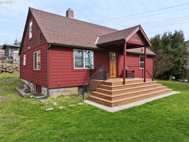 Property Photo:  180 NW Spring St  WA 98672 