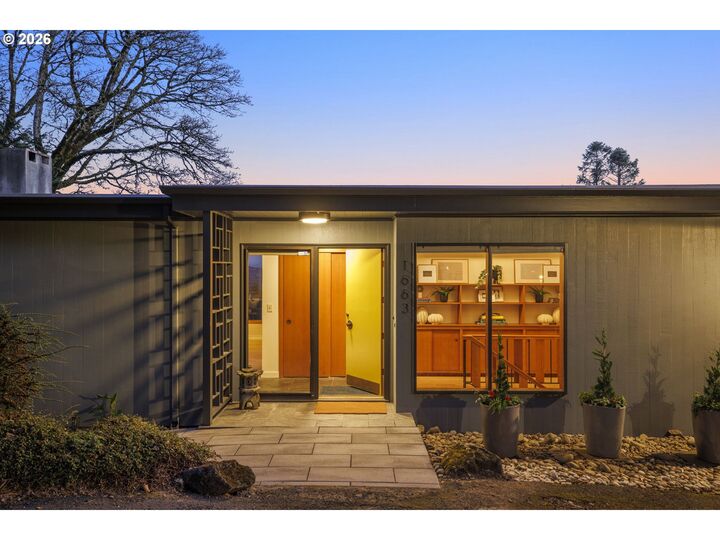 Property Photo:  1663 SW Westwood Dr  OR 97239 