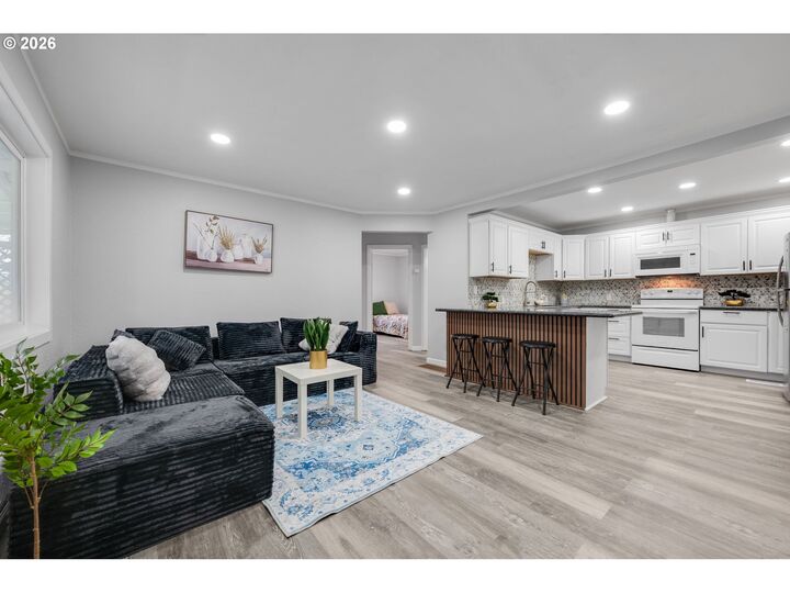 Property Photo:  7610 SE 69th Ave  OR 97206 