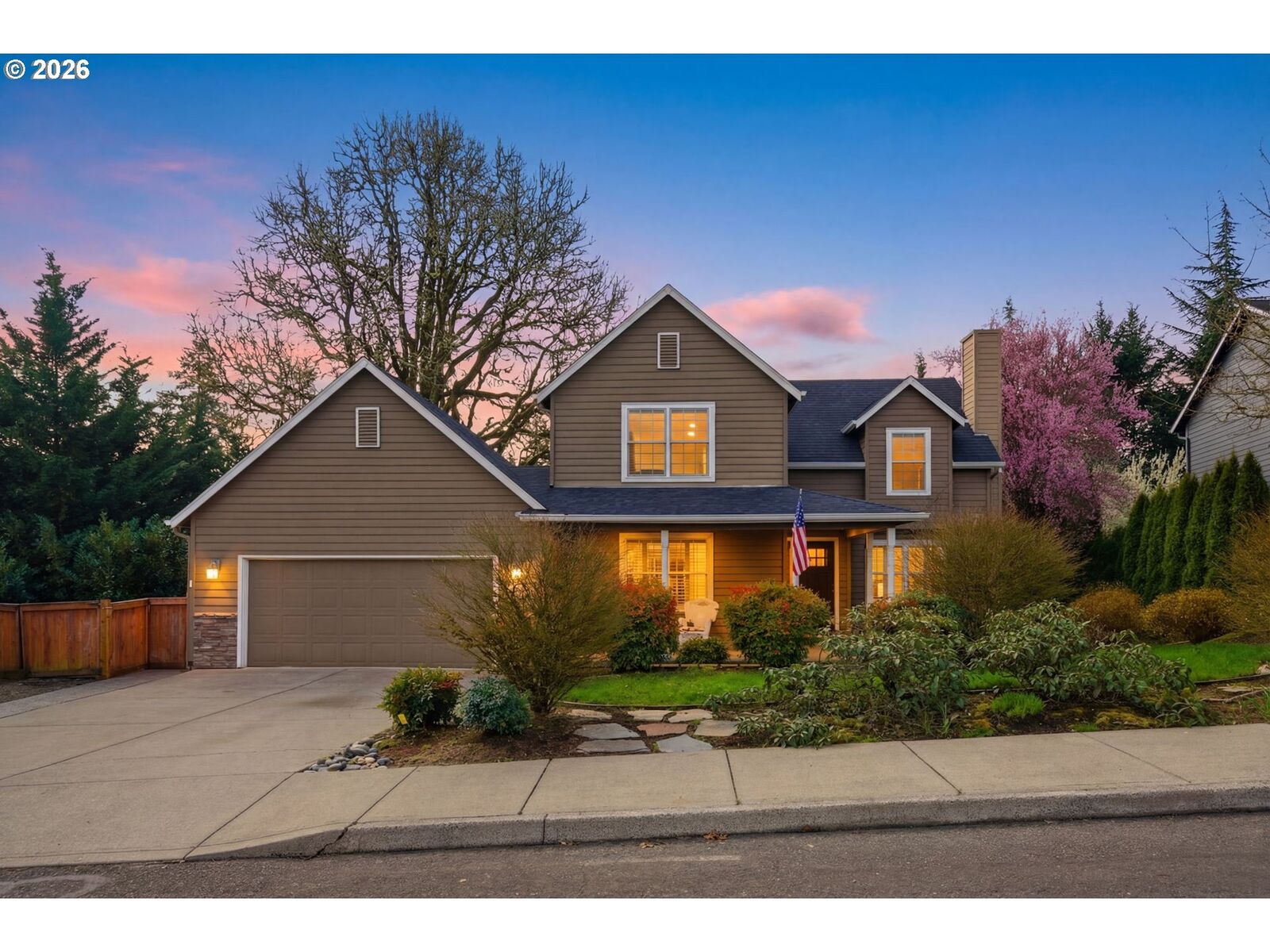 Property Photo:  594 E 5th St  WA 98629 