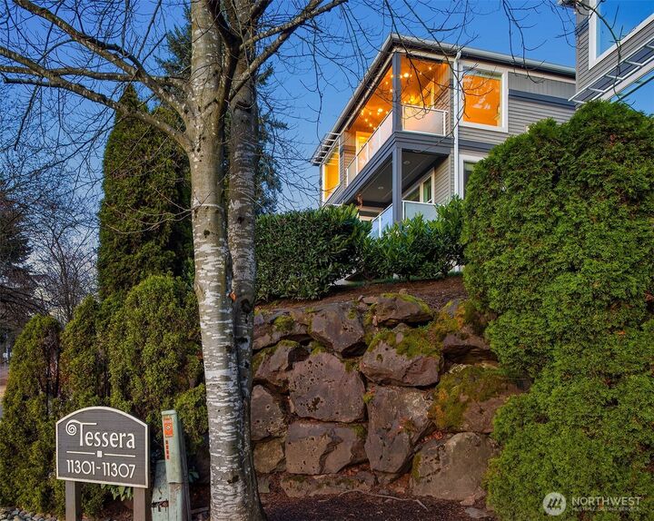 Property Photo: 11307 NE 68th Street 11307 WA 98033