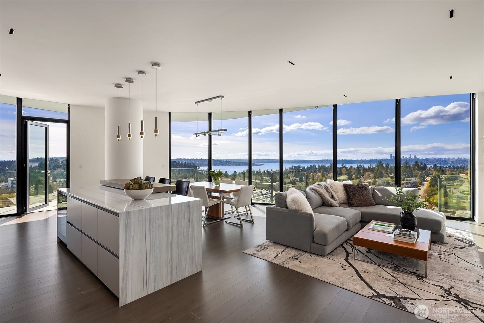 Property Photo:  838  Avenue Square  NE 1701  WA 98004 