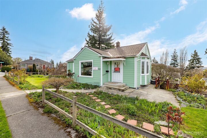 Property Photo:  703 N 8th Street  WA 98273 