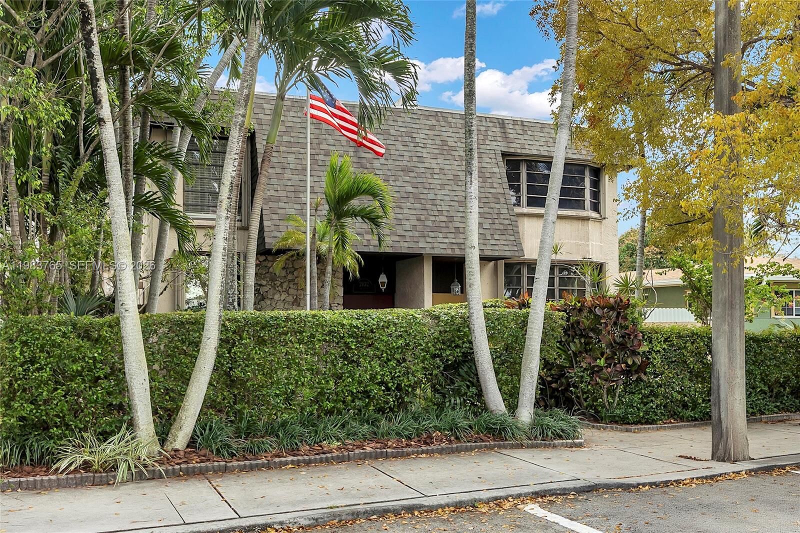 Property Photo: 2132 NE 171st St FL 33162