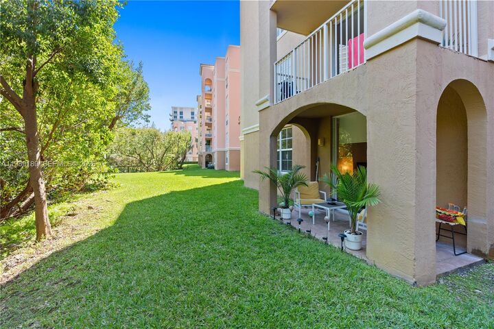 Property Photo: 19655 E Country Club Dr 6108 FL 33180