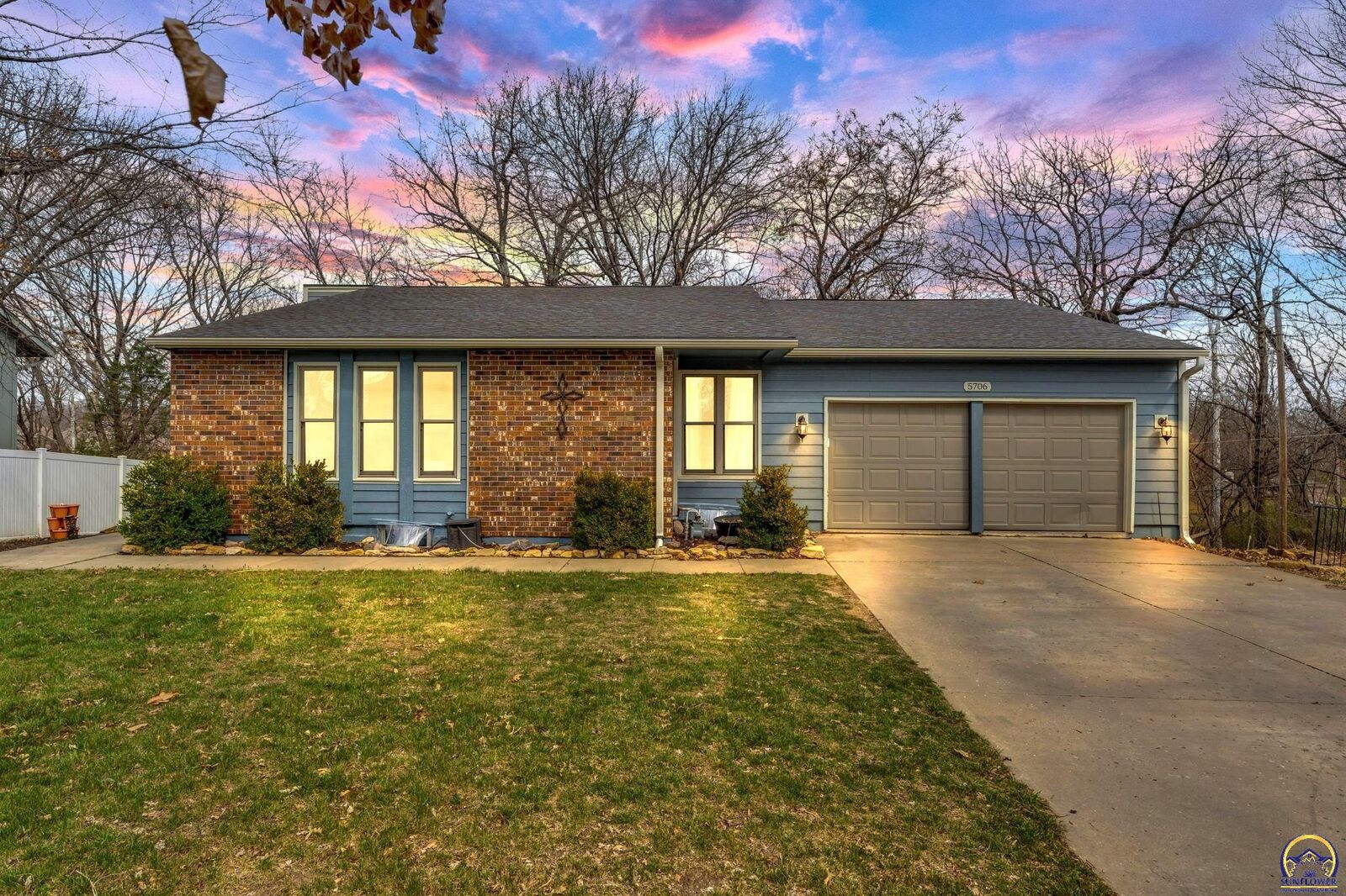 Property Photo:  5706 SW 31st Ter  KS 66614 