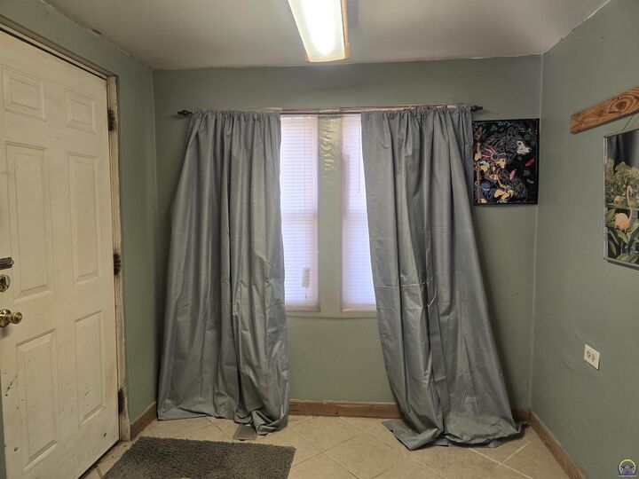 Property Photo:  302 Second St  KS 66419 