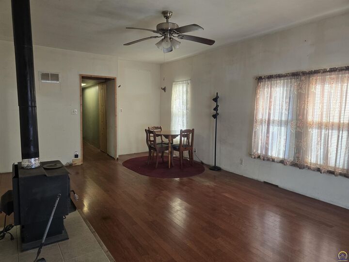 Property Photo:  302 Second St  KS 66419 