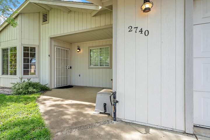 Property Photo: 2740 Sandstone Drive CA 96007