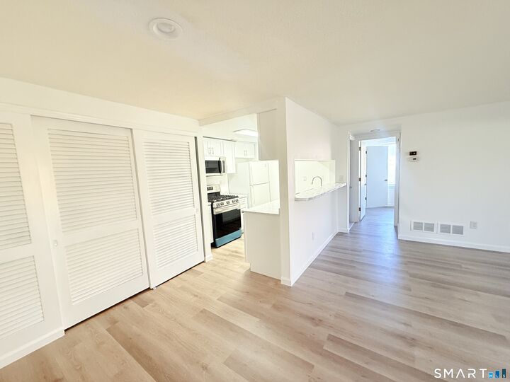 Property Photo:  20 Little Oak Lane 20  CT 06067 