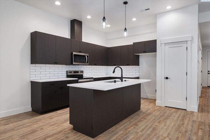 Property Photo:  1106 Fairhaven Loop 33  WA 99352 