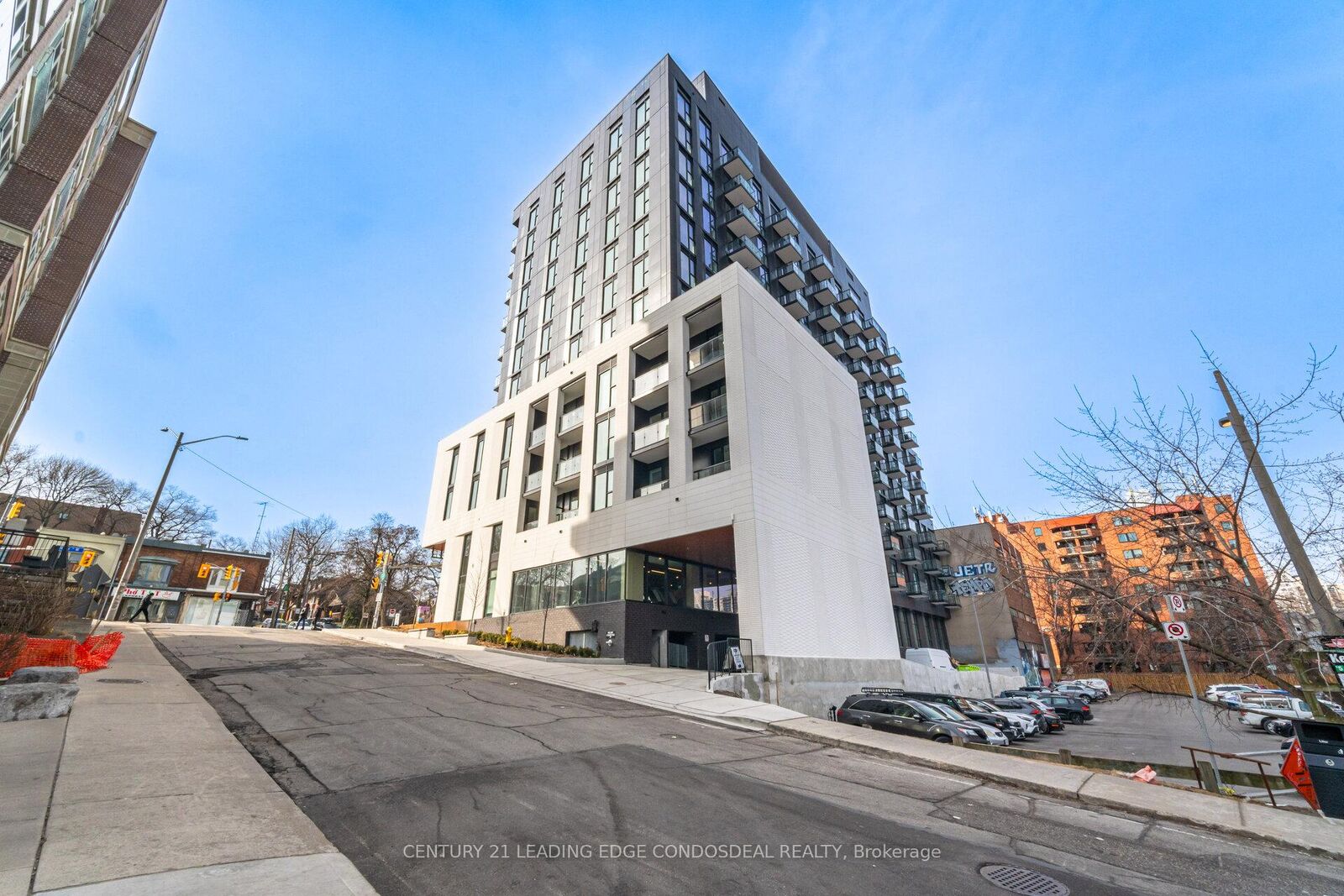Property Photo:  1660 Bloor Street W 709  ON M6P 1A8 