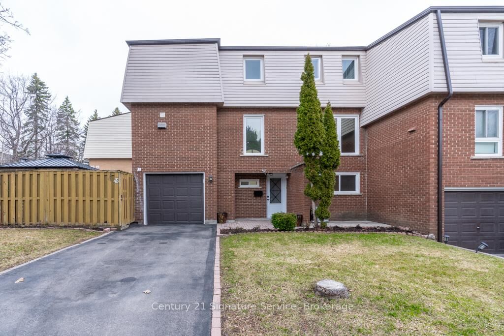 Property Photo: 3175 Kirwin Avenue 45 ON L5A 3M4