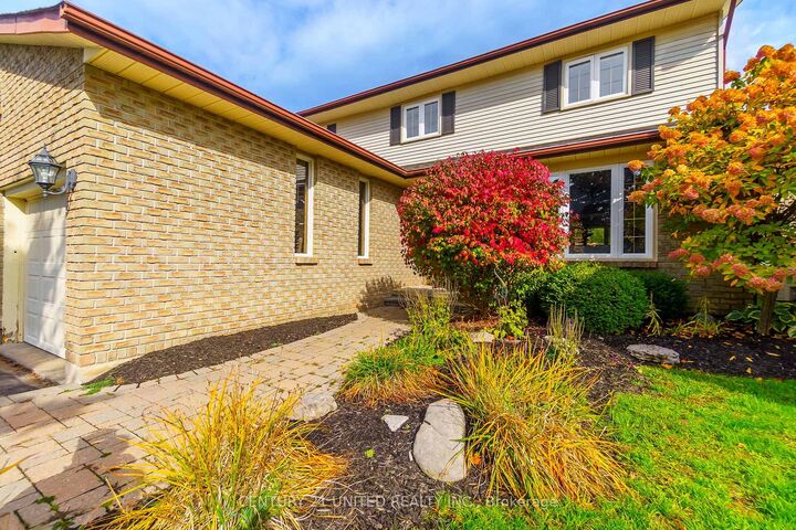 Photo de la propriété:  2112 Lorraine Drive  ON K9L 1X4 