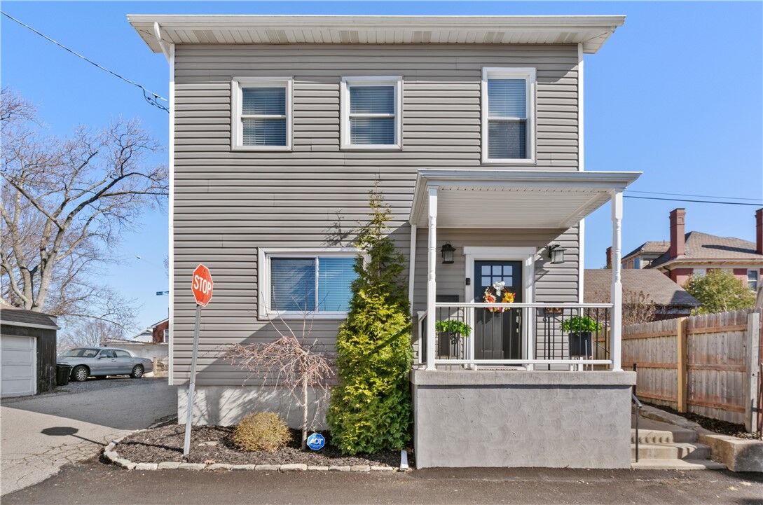 Property Photo: 810 Vaux Way PA 15211