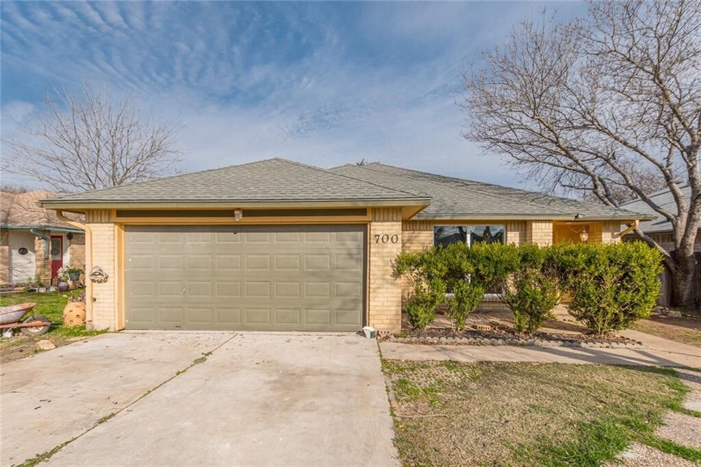 Property Photo: 700 David Curry Drive TX 78664