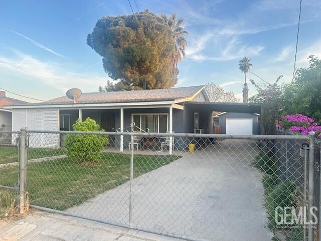 Property Photo:  827 Wilson Road  CA 93304 