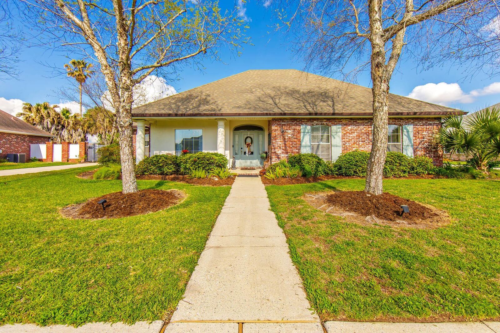 Property Photo:  121 Autumn Dr  LA 70360 