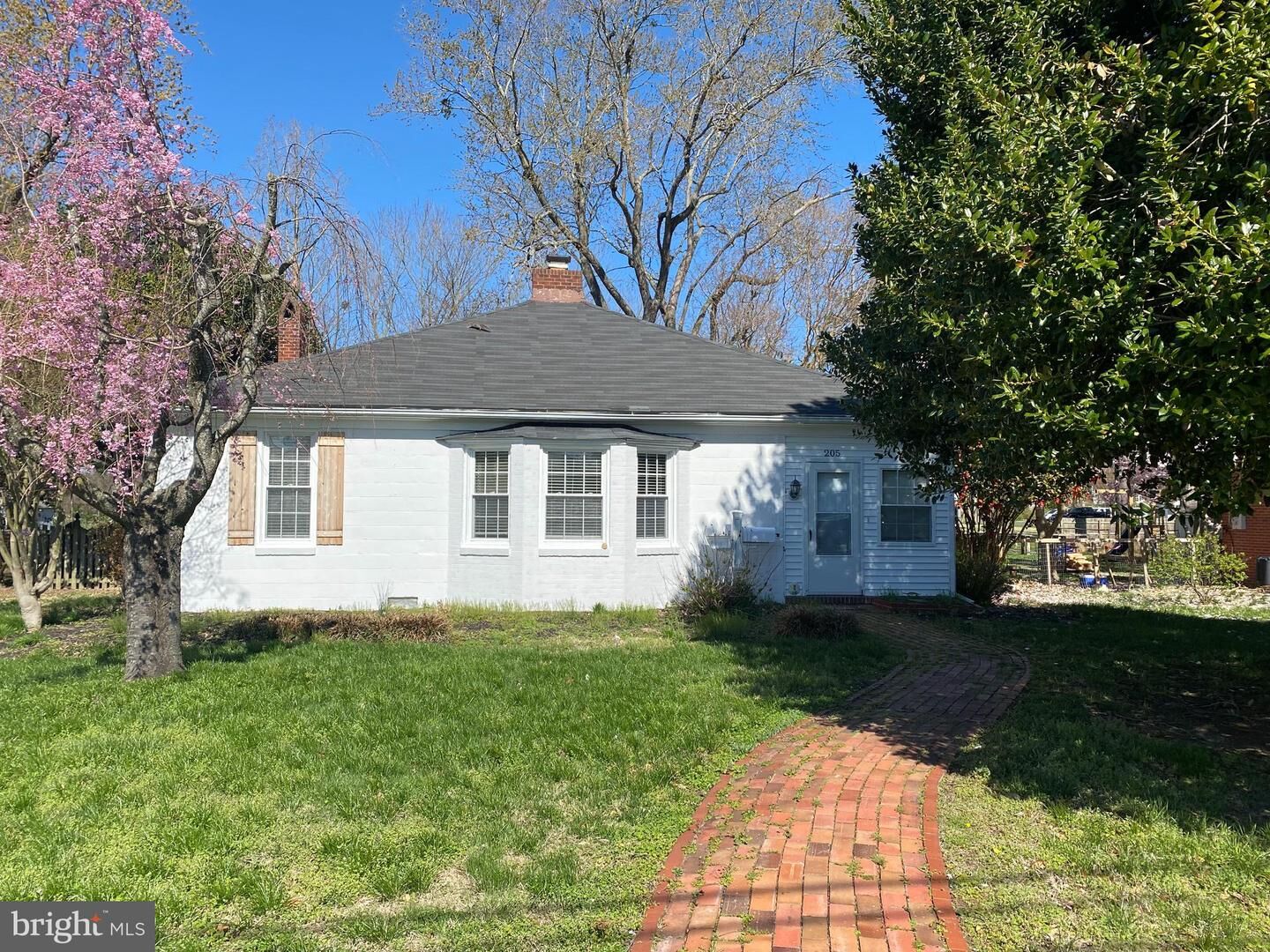 Property Photo:  205 Somerset Avenue  MD 21613 