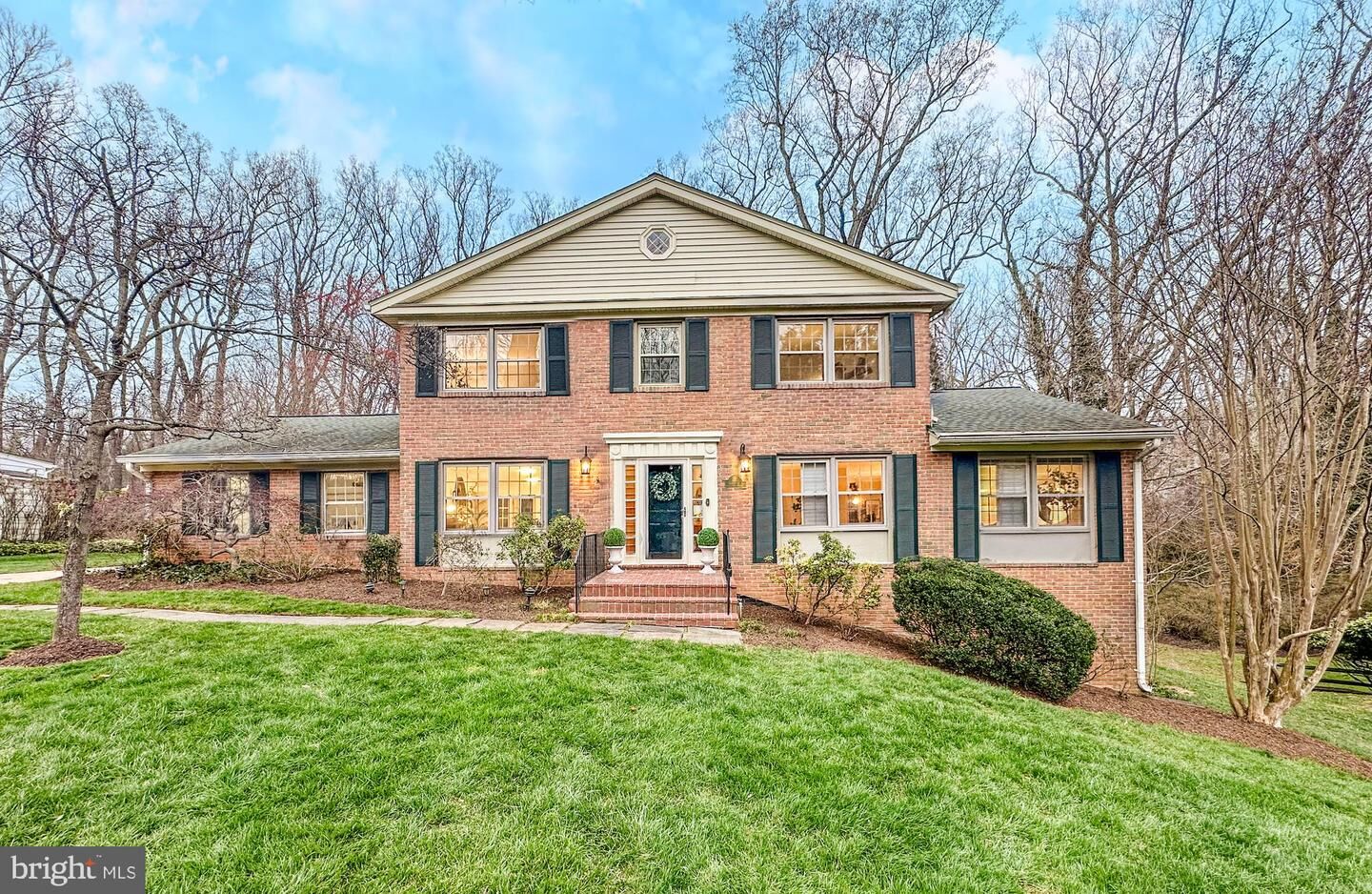 Property Photo:  1558 Forest Villa Lane  VA 22101 