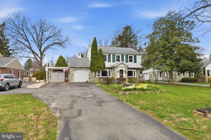 Property Photo: 115 E Roseville Road PA 17601