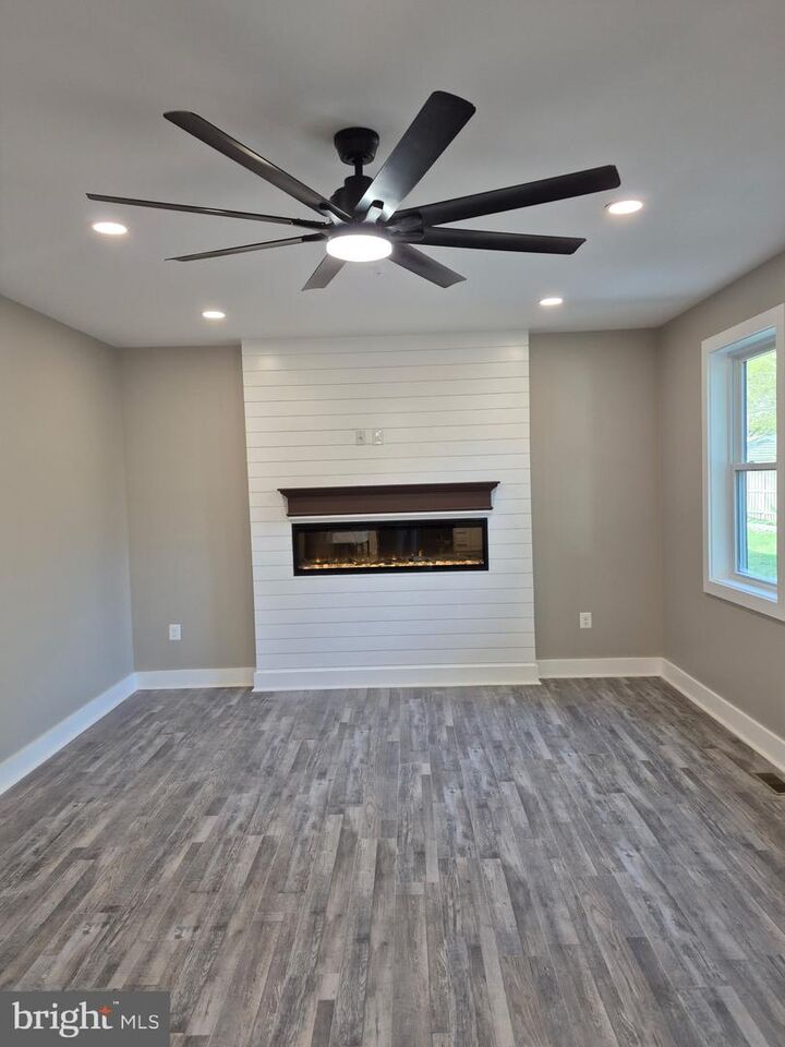 Property Photo:  584 Park Road  MD 21146 