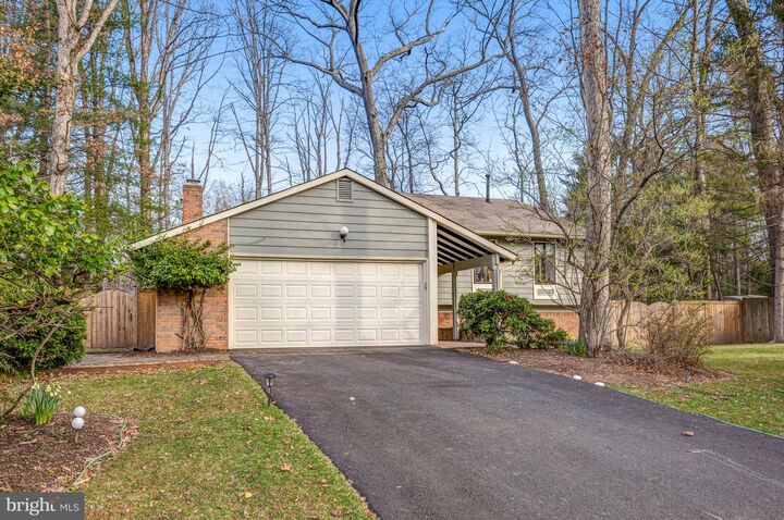 Property Photo: 11232 Handlebar Road VA 20191