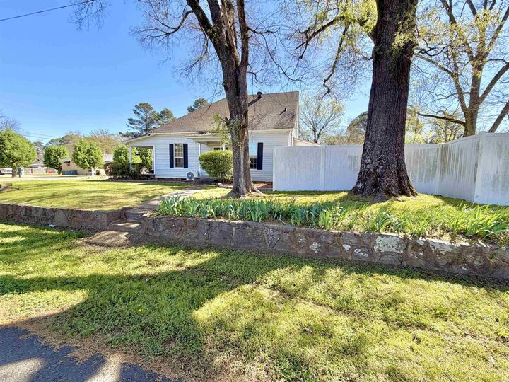 Property Photo:  511 W Childress Street  AR 72110 