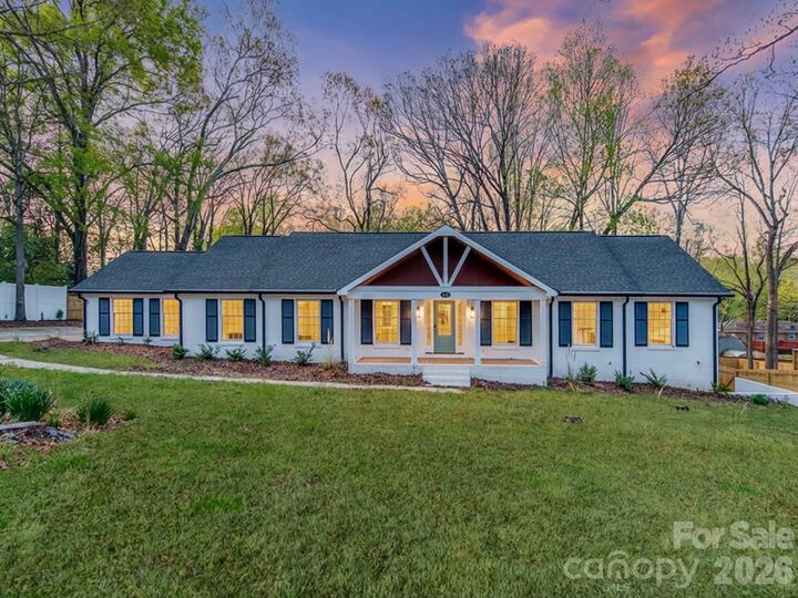 Property Photo: 1632 Burtonwood Circle NC 28212