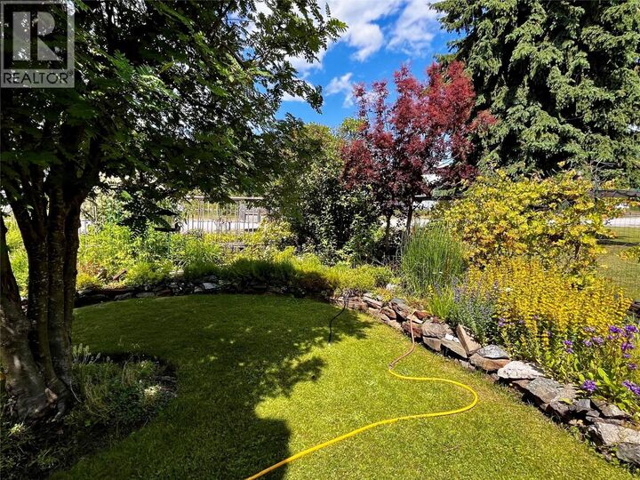 Property Photo: 203 4th Avenue Northwest BC V0G 1R0