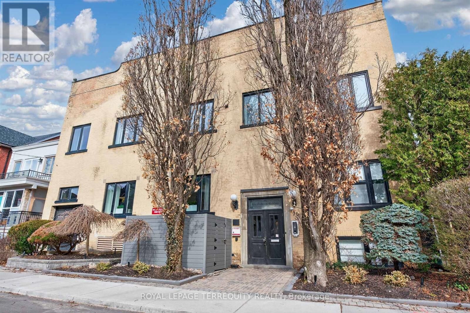 Property Photo:  75 Markham Street 1  ON M6J 2G4 