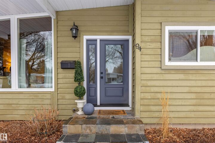 Property Photo:  94 Salisbury Avenue  AB T8N 0M8 