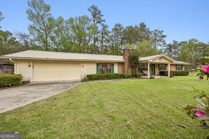 Property Photo:  223 S Sheffield Street  GA 31548 