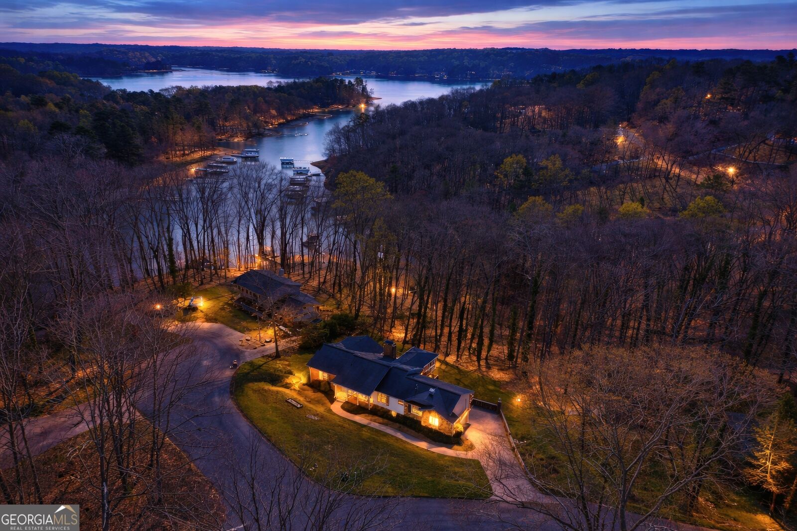 Property Photo: 3302 Hickory Point GA 30506