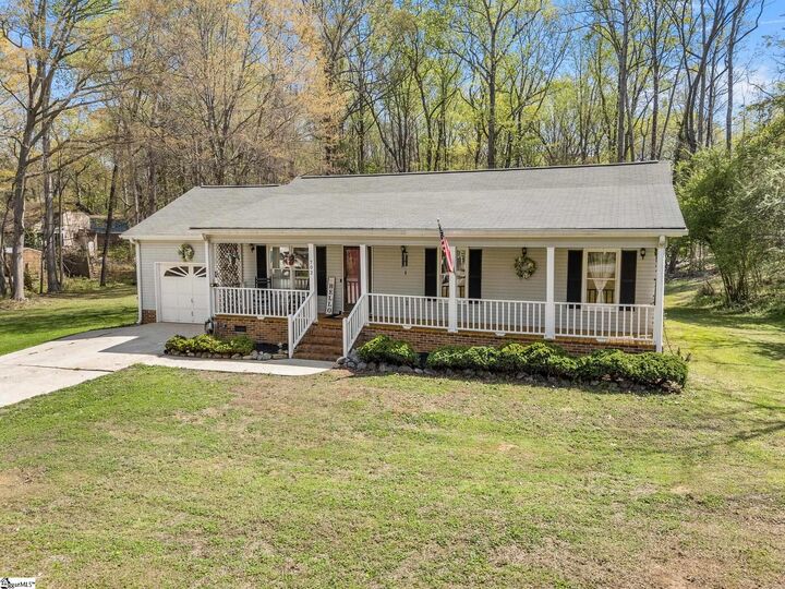 Property Photo: 702 Willow Branch Drive SC 29680