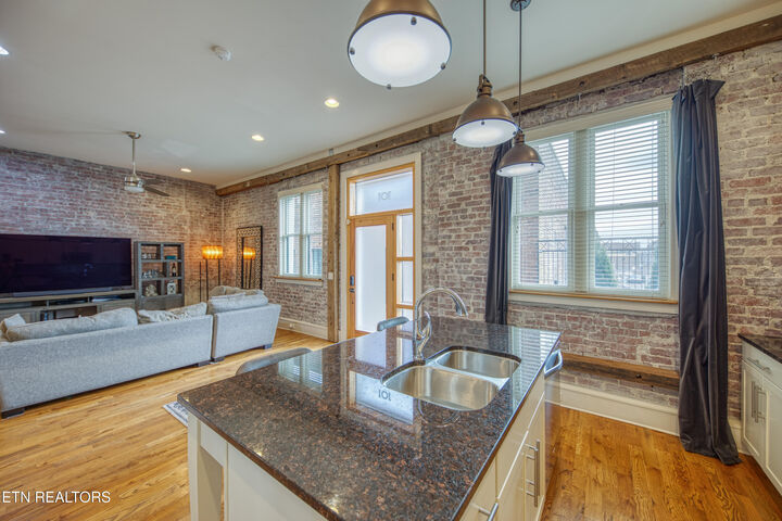 Property Photo: 101 Mews Way TN 37917