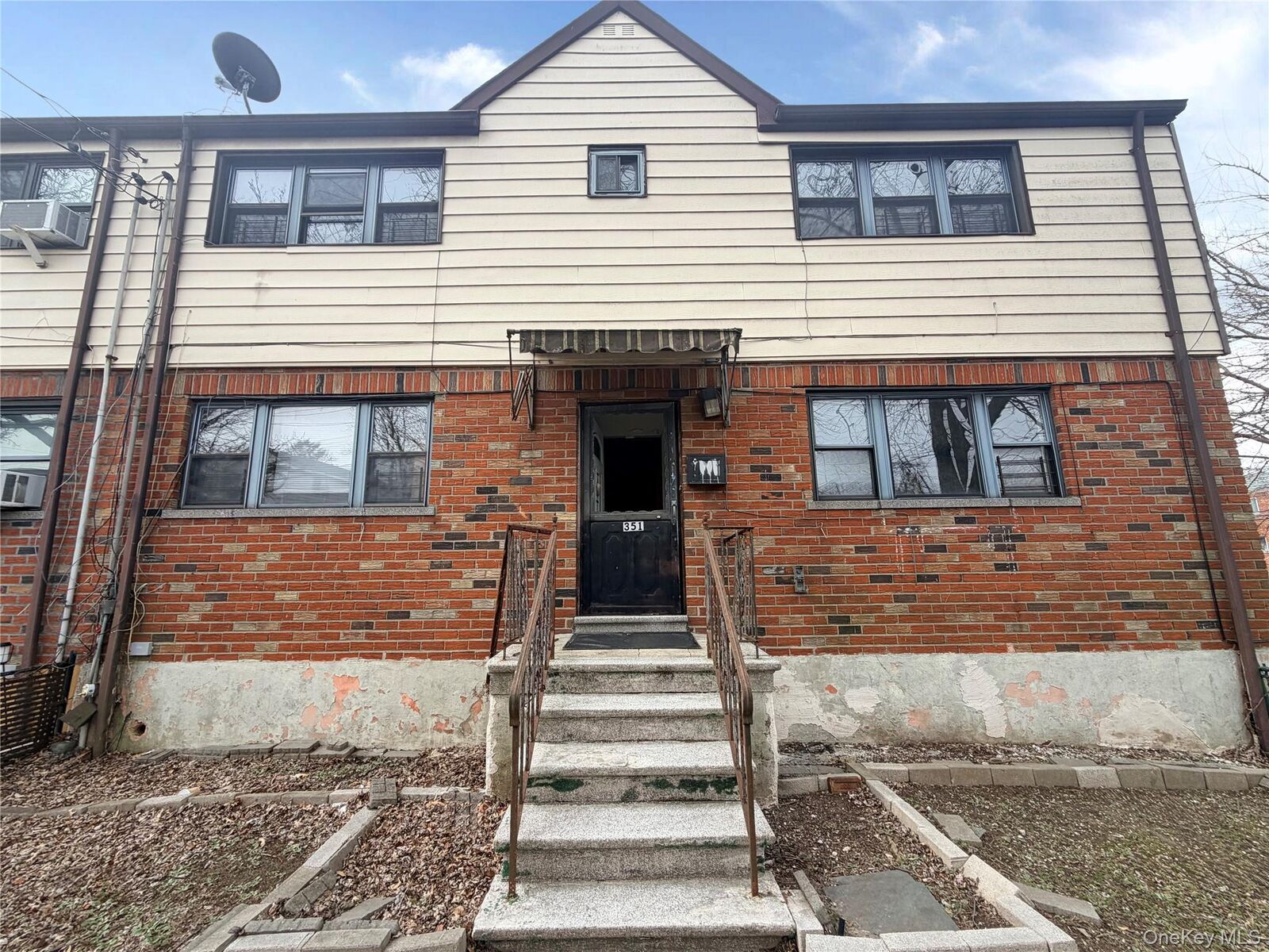 Property Photo:  351 Quincy Avenue  NY 10465 