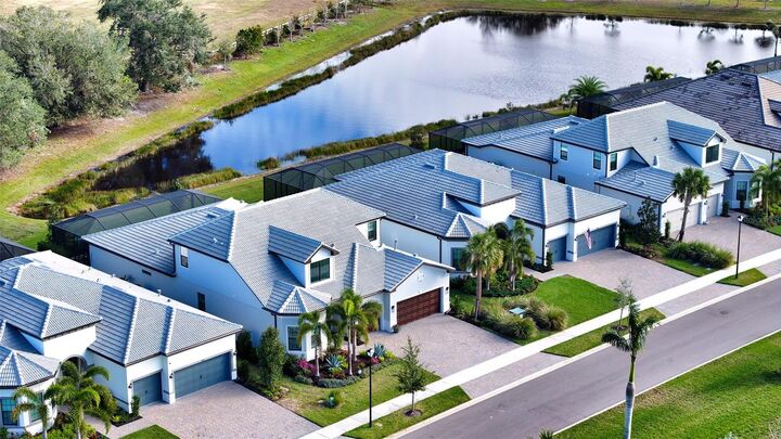 Property Photo: 7872 Mainsail Lane FL 34240