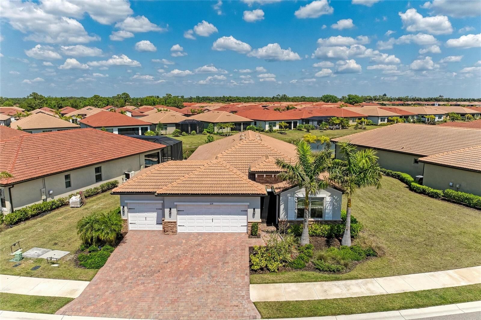 Property Photo:  628 Maraviya Boulevard  FL 34275 