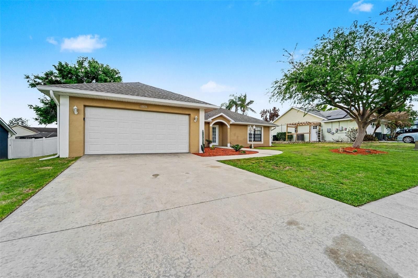 Property Photo:  38820 Berta Drive  FL 33540 