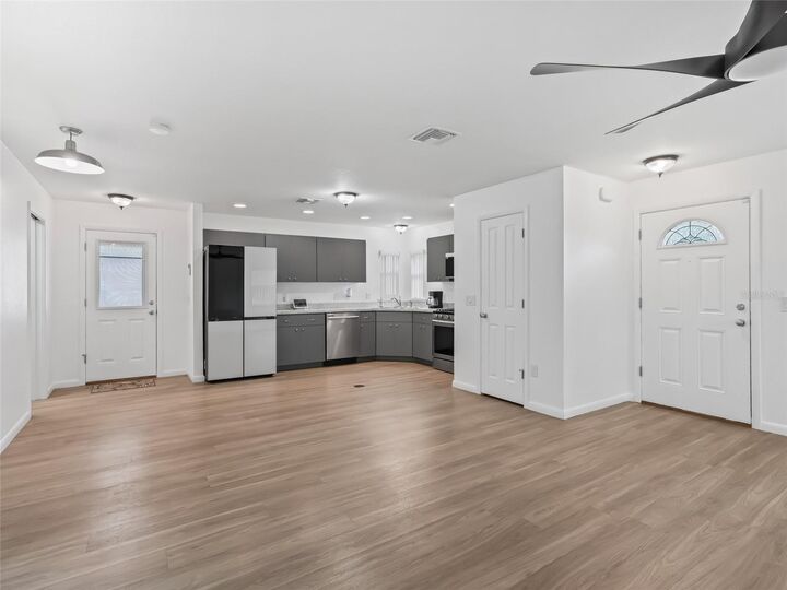 Property Photo: 9318 Cr 649 FL 33513