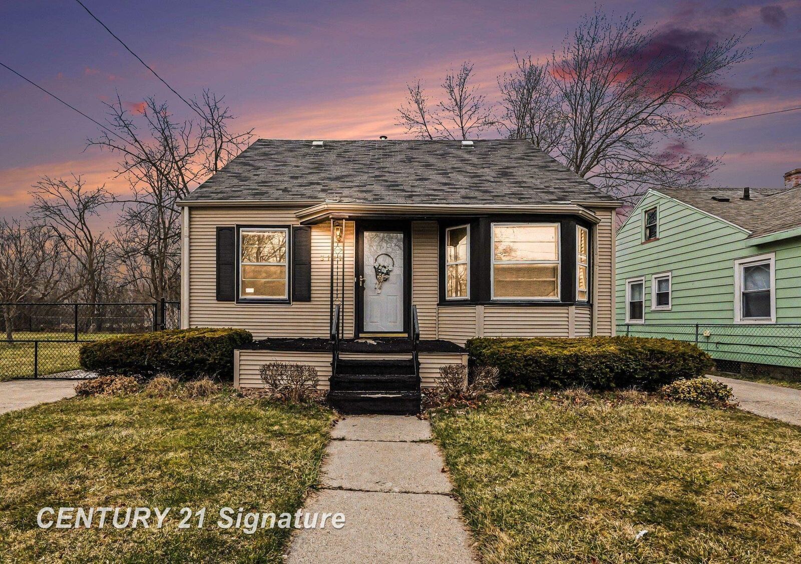 Property Photo:  3111 Rust Avenue  MI 48601 