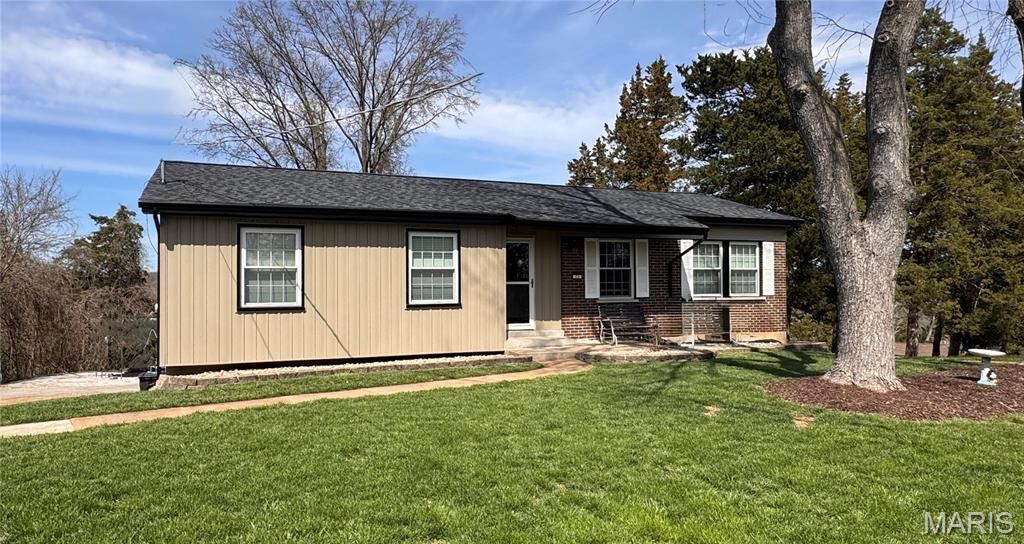 Property Photo:  17 Ridgemoor Drive  MO 63026 