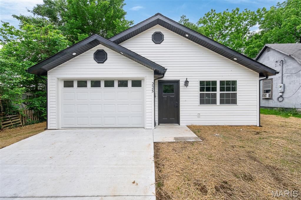 Property Photo: 225 Garfield Street MO 65536