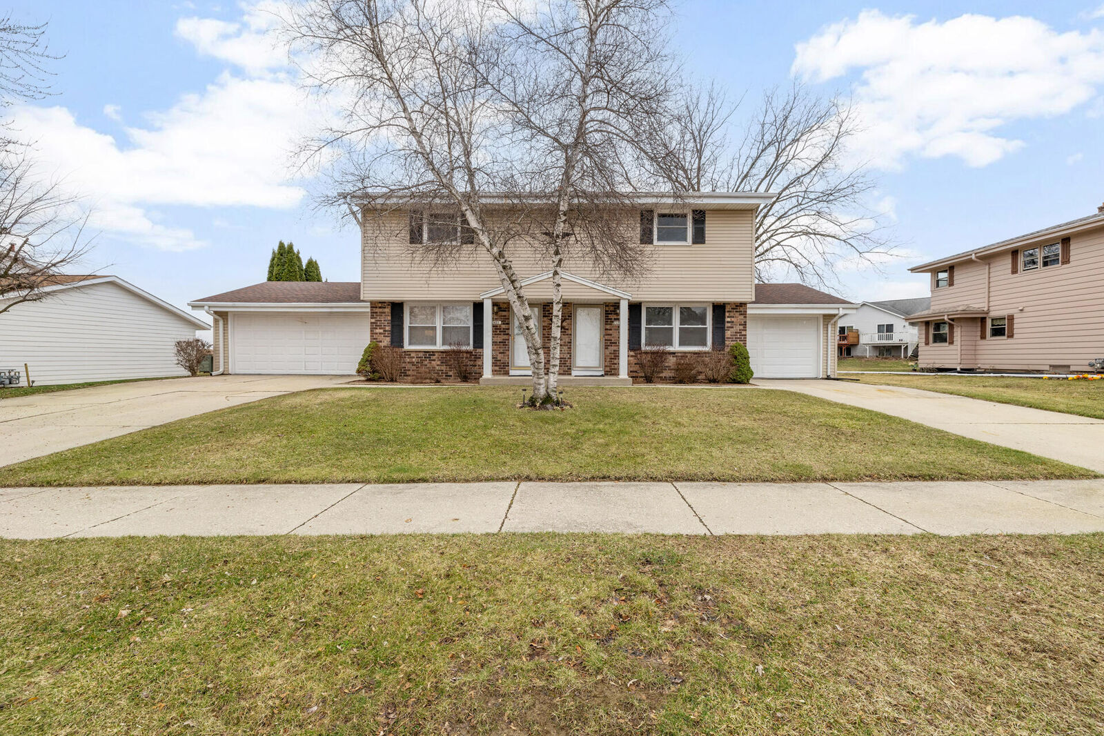 Property Photo:  2421 Deerfield Dr  WI 53090 