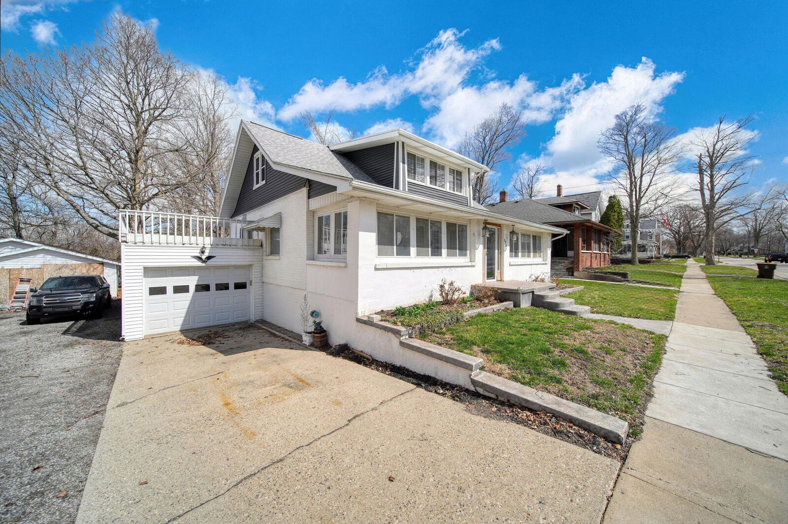 Property Photo:  125 State Street  MI 48827 