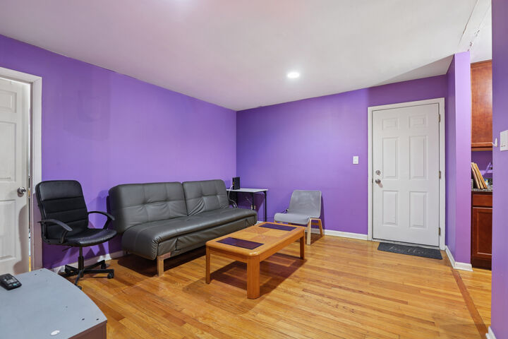 Property Photo: 2147 Ridge Avenue 2D IL 60201