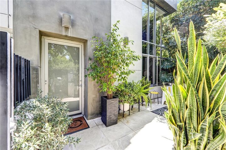 Property Photo:  1120 N El Centro 5  CA 90038 